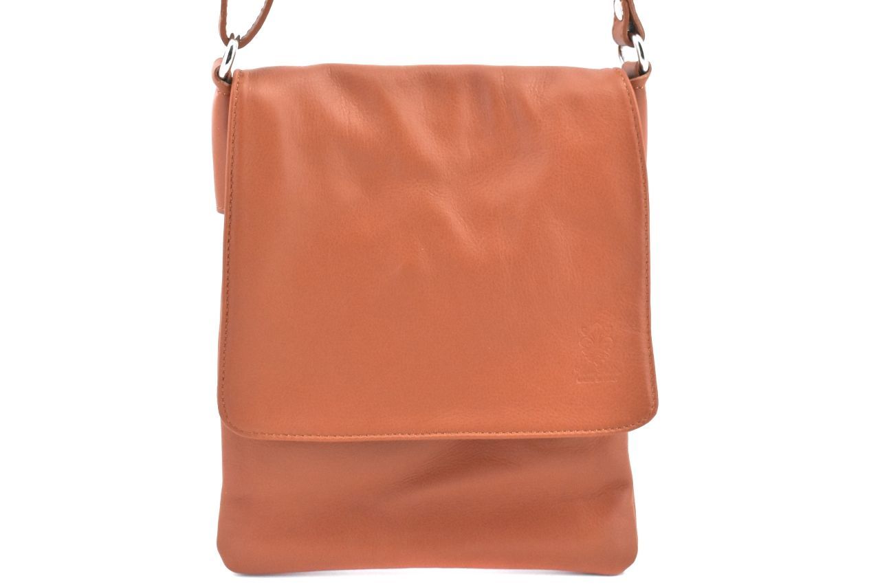 Dámská kožená crossbody kabelka s klopnou Arteddy - světle hnědá 36944