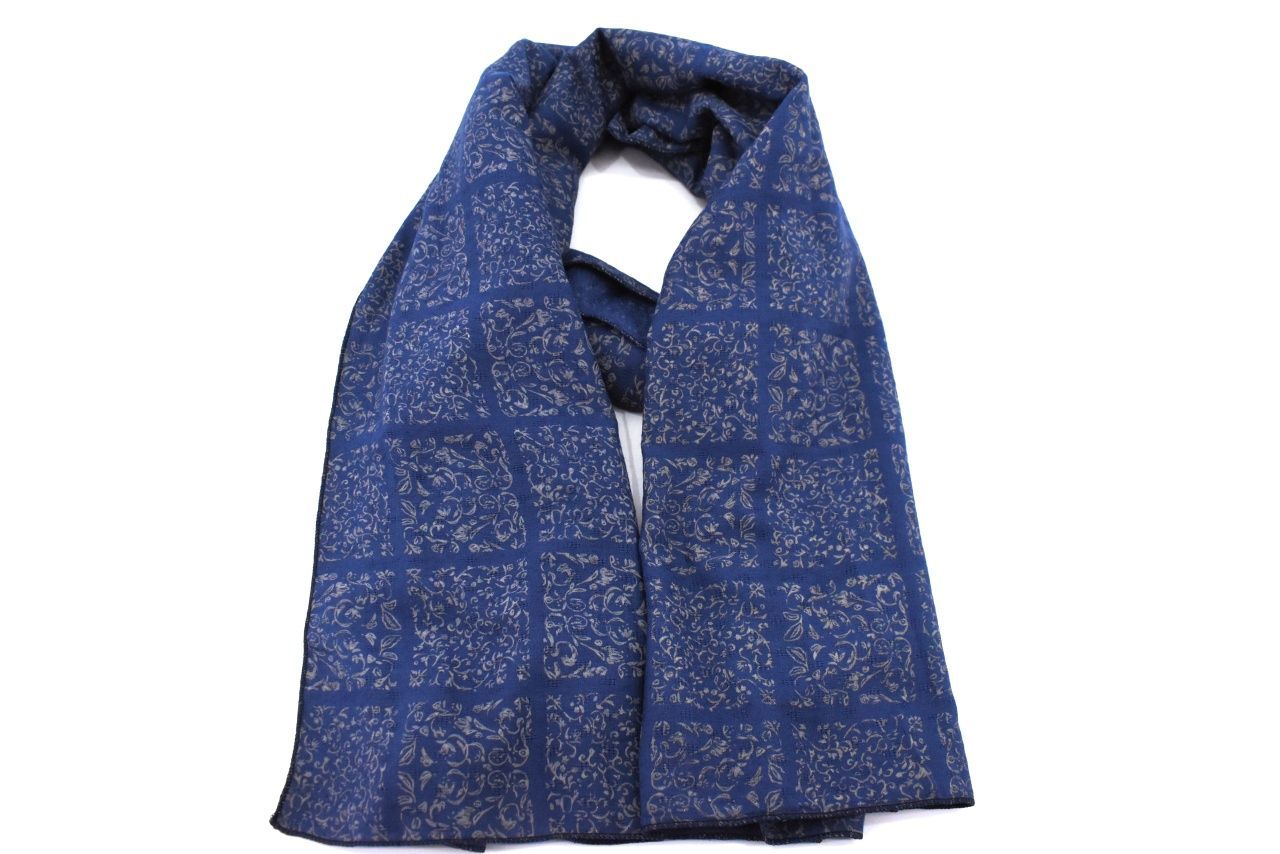 Dámský šátek s květovaným vzorem - tmavě modrá