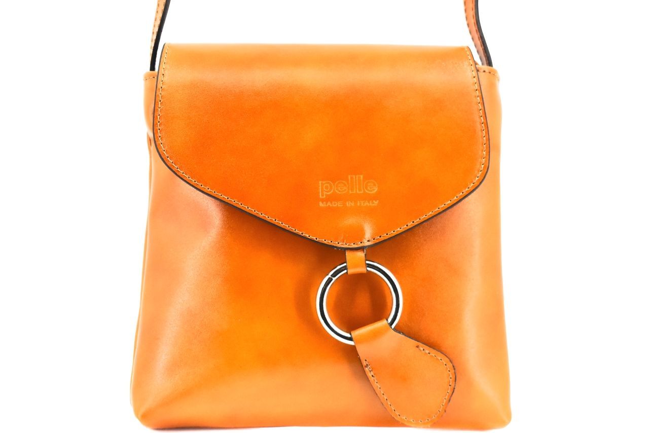 Dámská kožená kabelka s klopnou (crossbody) Arteddy - camel 40928