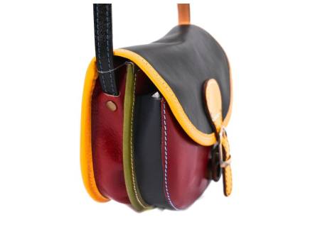 Dámská kožená crossbody kabelka s klopnou Arteddy