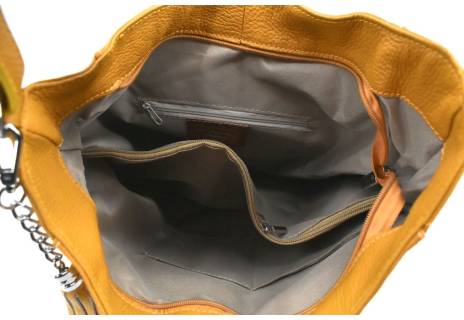 Dámská kožená kabelka s přívěskem Arteddy