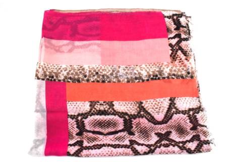 Moderní dámský šátek