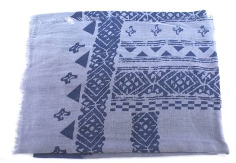 Moderní dámský šátek s potiskem