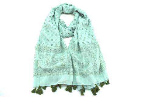 Moderní  šátek s třásněmi