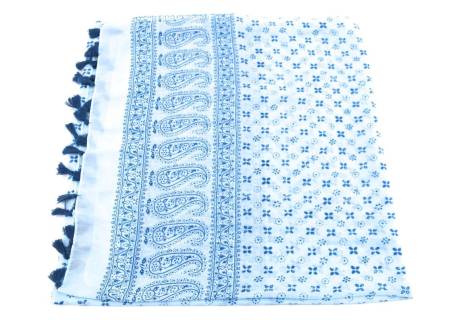 Moderní  šátek s třásněmi