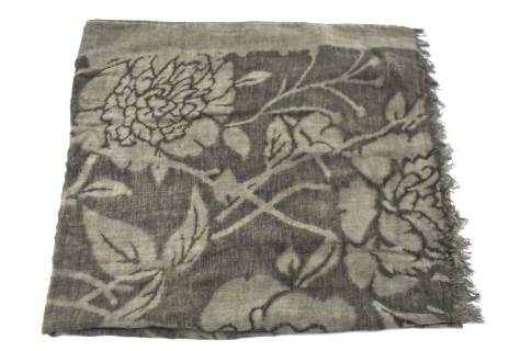 Dámský šátek  s květovaným vzorem