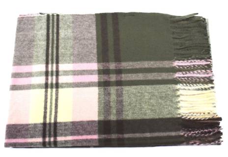 Károvaná šála s třásněmi