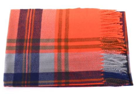 Károvaná šála s třásněmi