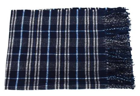 Károvaná šála s třásněmi