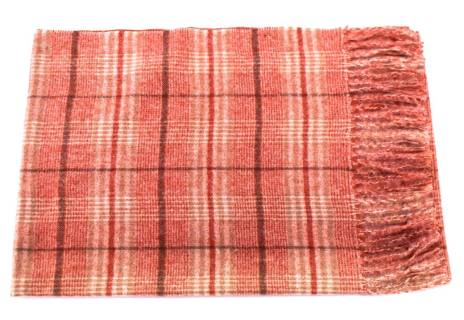 Károvaná šála s třásněmi