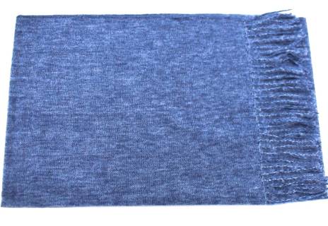 Moderní  jednobarevná šála s třásněmi