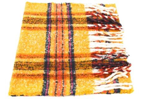 Károvaná šála s třásněmi