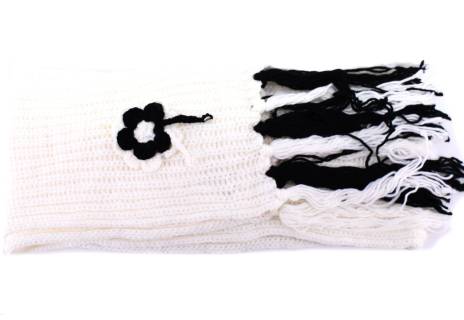 Dívčí šála s třásněmi