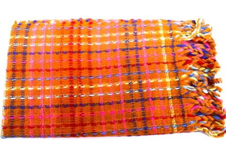 Károvaná šála s třásněmi