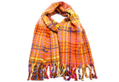 Károvaná šála s třásněmi