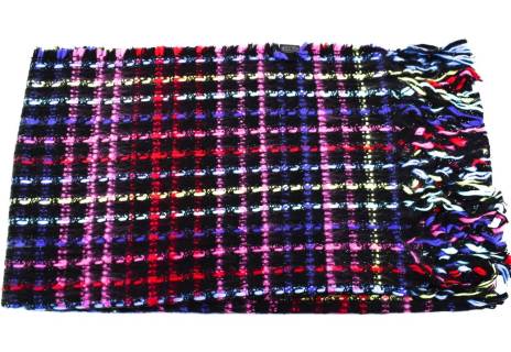 Károvaná šála s třásněmi