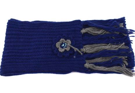 Dívčí šála s třásněmi
