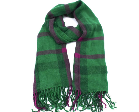 Károvaná šála s třásněmi