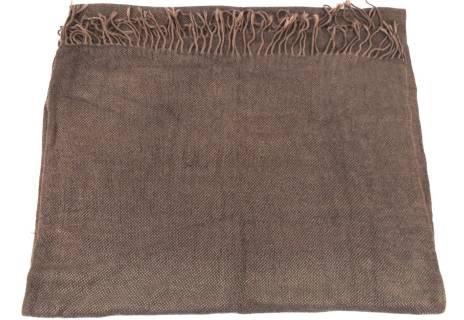 Moderní  jednobarevná šála s třásněmi