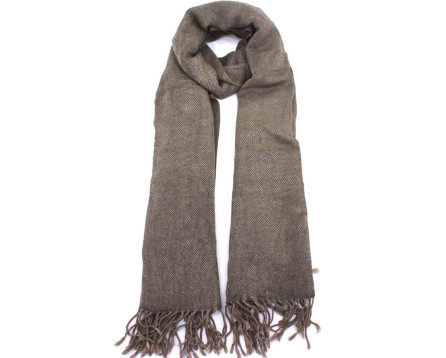 Moderní  jednobarevná šála s třásněmi