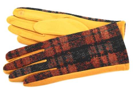 Moderní kárované dámské rukavice