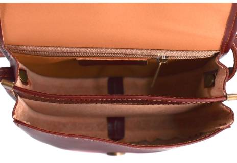 Dámská kožená crossbody kabelka s klopnou