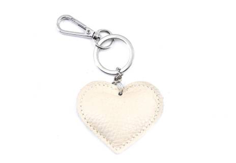 Přívěšek srdíčko na kabelku nebo  klíče z pravé kůže