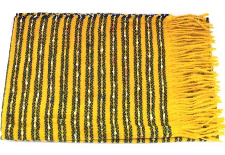 Moderní dámská šála s třásněmi