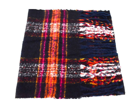 Károvaná šála s třásněmi