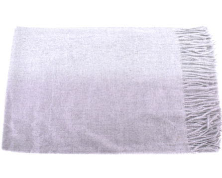 Moderní  jednobarevná šála s třásněmi