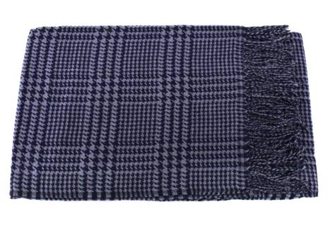 Károvaná šála s třásněmi