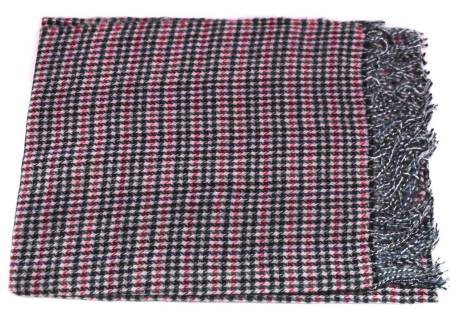 Károvaná šála s třásněmi